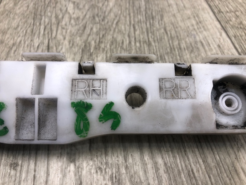 Кронштейн заднего бампера правый NV200 USA 13- 2013 2.0 MR20DE