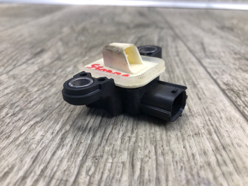 Датчик удара передний правый NISSAN NV200 USA 13- 2.0 MR20DE