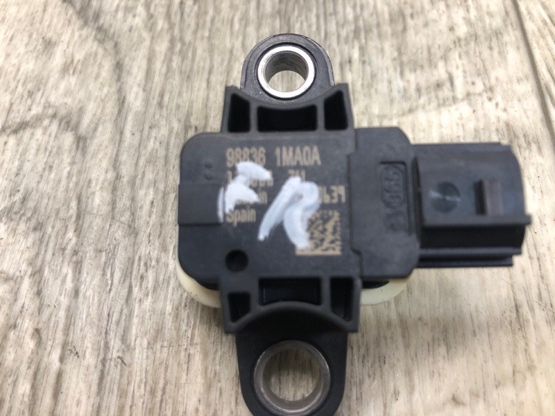 Датчик удара передний правый NV200 USA 13- 2013 2.0 MR20DE