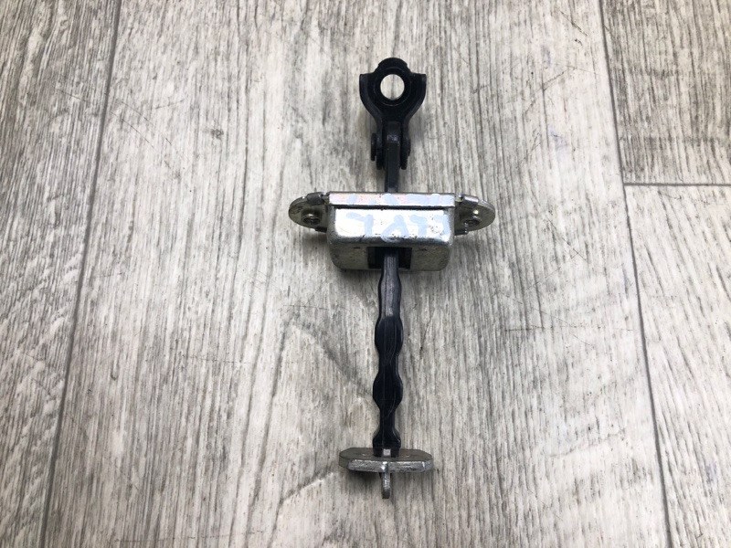 Ограничитель двери передний правый NV200 USA 13- 2013 2.0 MR20DE