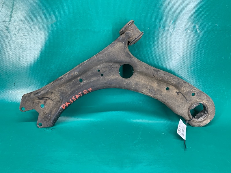 Рычаг передней подвески нижний передний левый VOLKSWAGEN PASSAT B7 11-15 11/2011 CBTA 2.5L 561407151A Б/У