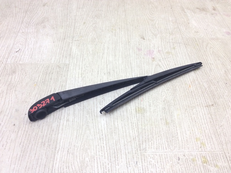 Поводок стеклоочистителя задний VENZA 09-16 2009 3.5 2GR-FE