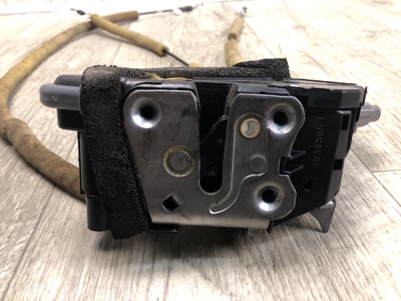 Замок двери передний левый NISSAN NV200 USA 13- 2.0 MR20DE