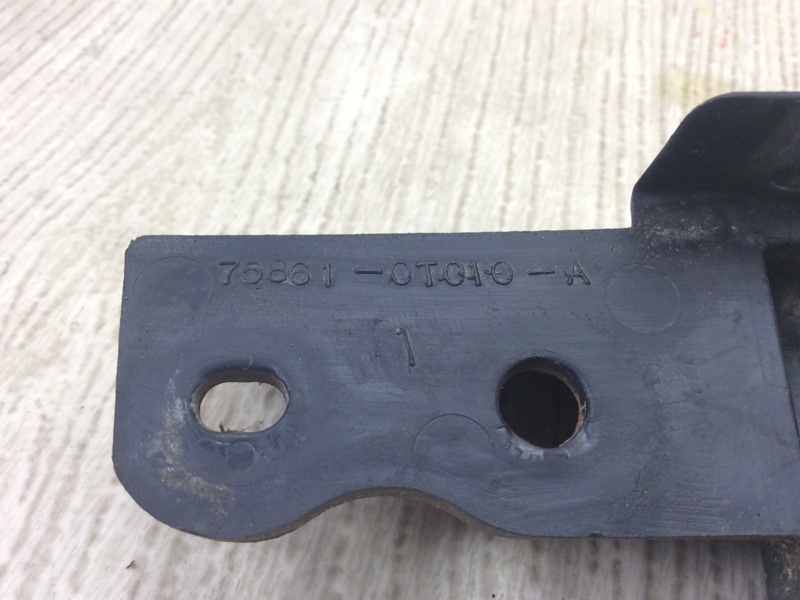 Брызговик задний правый TOYOTA VENZA 09-16 3.5 2GR-FE