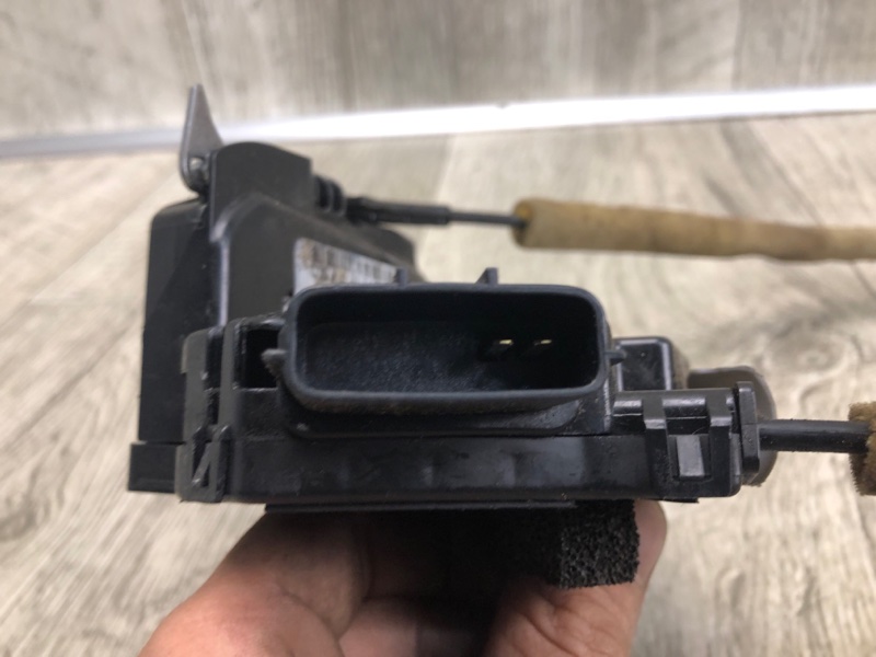 Замок двери передний правый NV200 USA 13- 2013 2.0 MR20DE