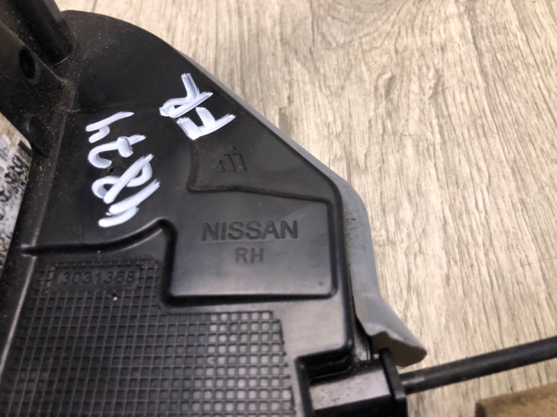 Замок двери передний правый NV200 USA 13- 2013 2.0 MR20DE