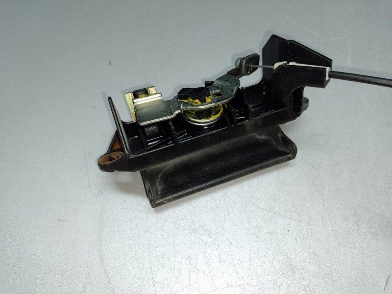 Ручка открывания багажника MATRIX 02-08 2002 ZZE132 1.8L 1ZZ-FE Ручка открывания багажника MATRIX 02-08 2002 ZZE132 1.8L 1ZZ-FE