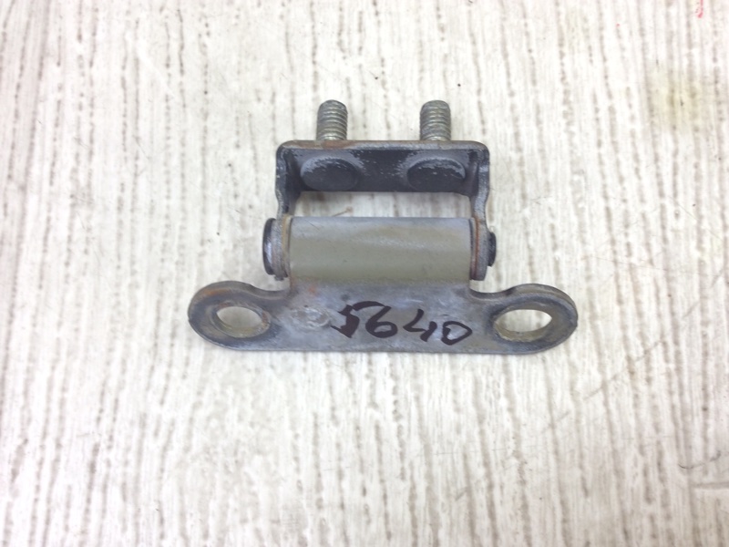 Петля крышки багажника VENZA 09-16 2009 3.5 2GR-FE