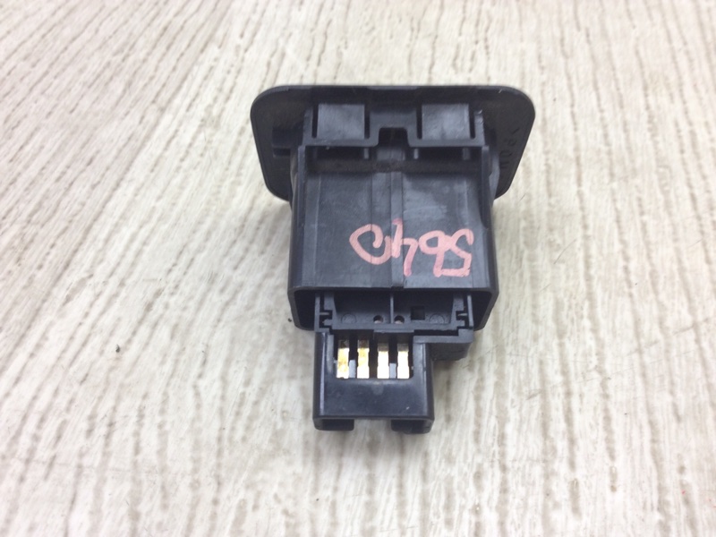 Кнопка открывания багажника внутренняя VENZA 09-16 2009 3.5 2GR-FE