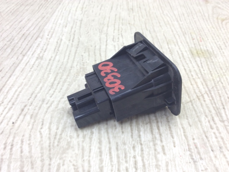 Кнопка открывания багажника внутренняя TOYOTA VENZA 09-16 3.5 2GR-FE