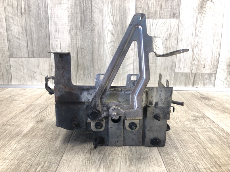 Полка аккумулятора NISSAN NV200 USA 13- 2.0 MR20DE