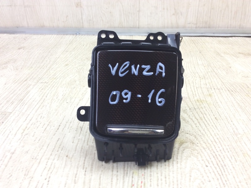 Пепельница TOYOTA VENZA 09-16 2009 3.5 2GR-FE 588060T010E0 Б/У