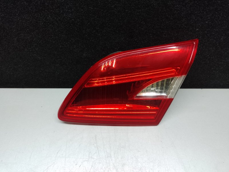 Фонарь внутренний правый NISSAN SENTRA B17 12-21 2018 1.8 MRA8DE 26550-3YU5A Б/У
