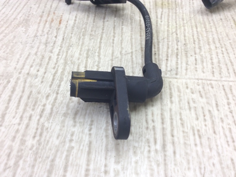 Датчик ABS передний правый VENZA 09-16 2009 3.5 2GR-FE