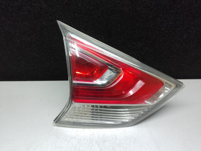 Фонарь внутренний левый NISSAN X-TRAIL/ROGUE T32 13-20 2015 2.5 QR25DE 26555-4BA1A Б/У