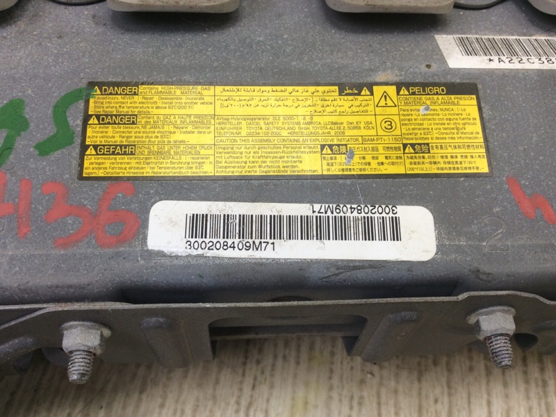 Подушка безопасности в колени левая VENZA 09-16 2009 3.5 2GR-FE