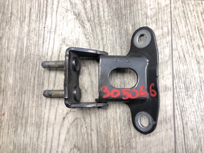 Петля крышки багажника ACURA MDX (YD2) 06-13 2007 YD2 3.7 J37A1 68210-STX-A01ZZ Б/У