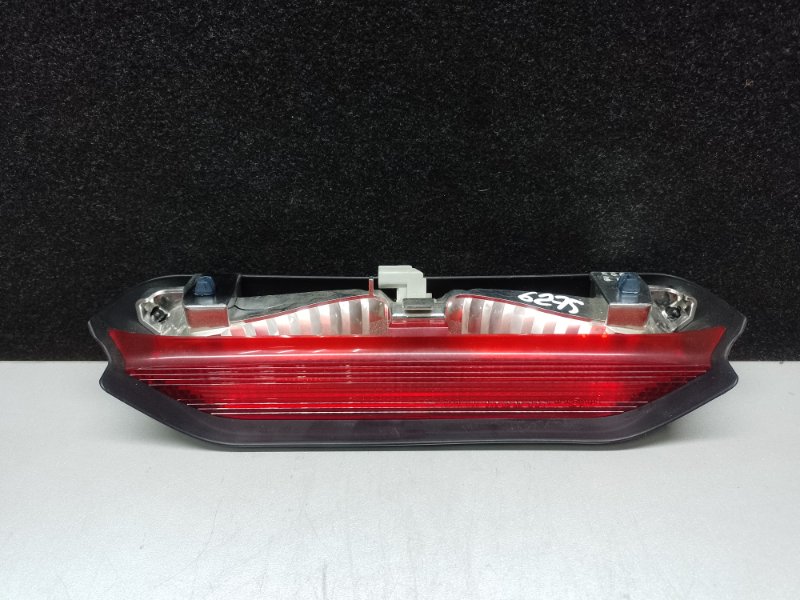 Стоп-сигнал TOYOTA MATRIX 02-08 2002 ZZE132 1.8L 1ZZ-FE 81570-01070 Б/У