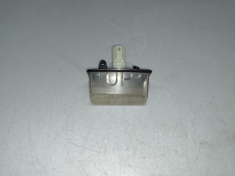 Подсветка номера TOYOTA MATRIX 02-08 2002 ZZE132 1.8L 1ZZ-FE 81270-01070 Б/У