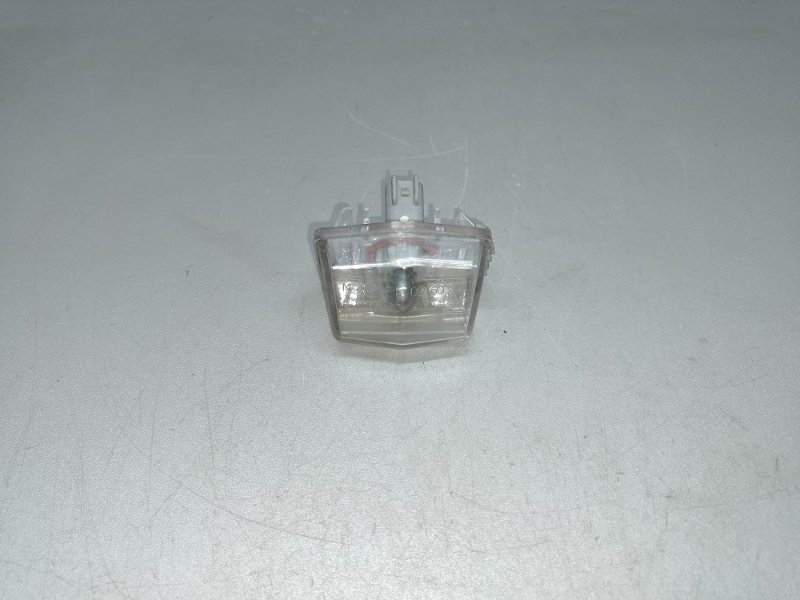 Запчасть подсветка номера MAZDA 6 GH 07-12 2008 2.5 L (L5-VE) GS3L-51-270C Б/У Подсветка номера MAZDA 6 GH 07-12 2008 2.5 L (L5-VE) GS3L-51-270C Б/У