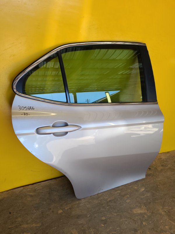 Дверь задняя правая CAMRY 70 17- Дверь задняя правая CAMRY 70 17-