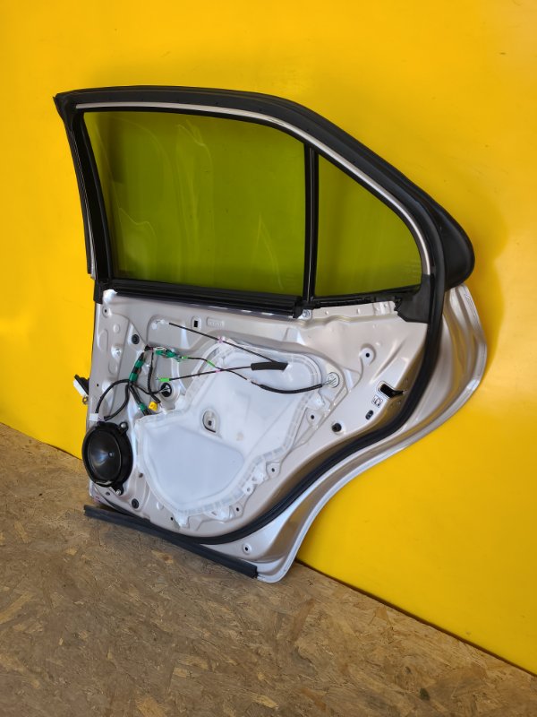 Дверь задняя правая CAMRY 70 17- Дверь задняя правая CAMRY 70 17-