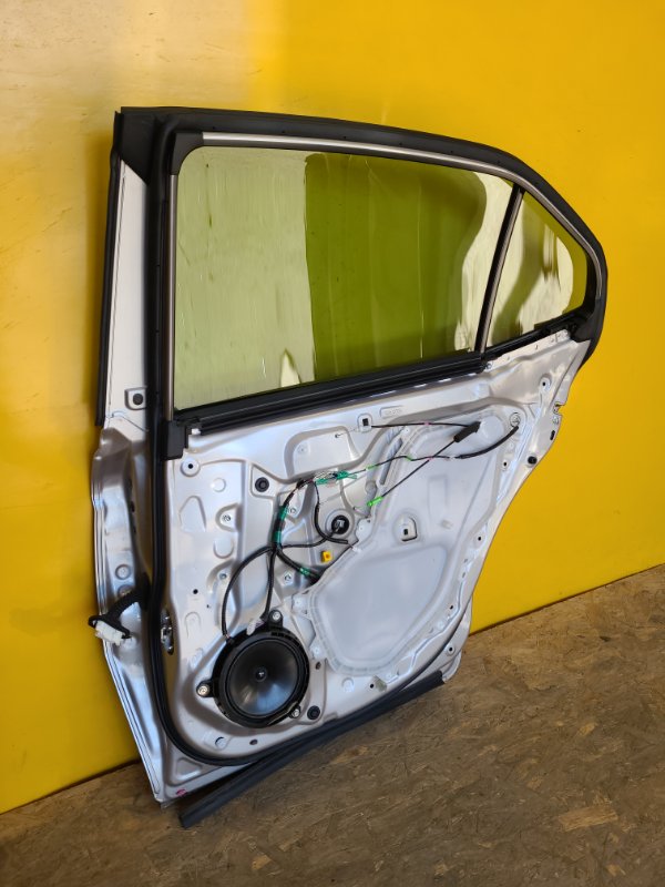 Дверь задняя правая CAMRY 70 17- Дверь задняя правая CAMRY 70 17-