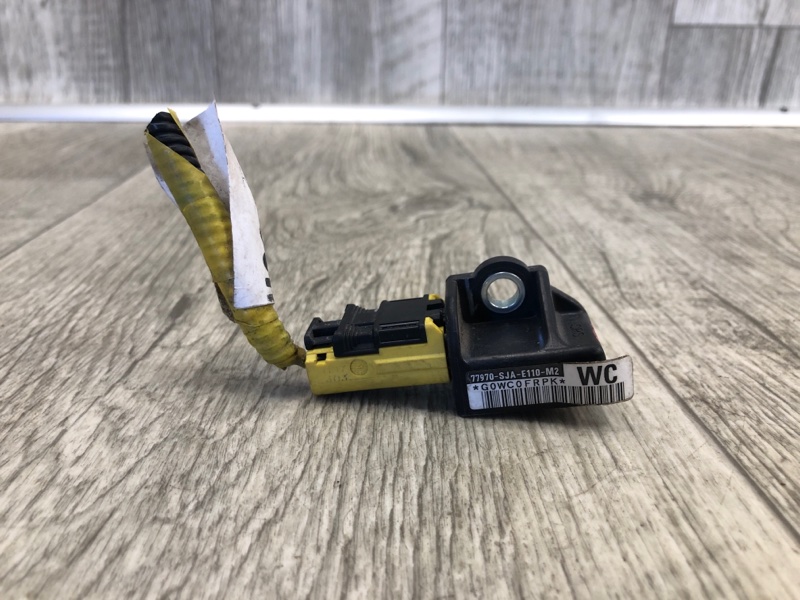 Запчасть датчик удара ACURA MDX (YD2) 06-13 2007 YD2 3.7 J37A1 77970-SJA-E11 Б/У Датчик удара ACURA MDX (YD2) 06-13 2007 YD2 3.7 J37A1 77970-SJA-E11 Б/У