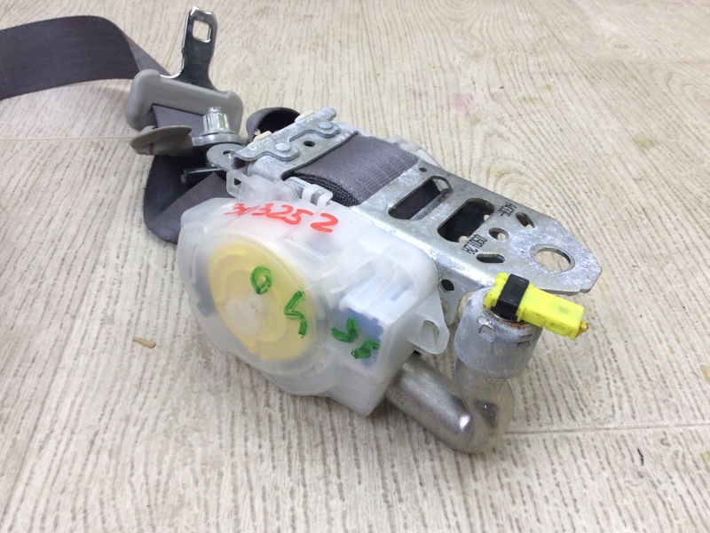 Ремень безопасности передний правый TOYOTA VENZA 09-16 3.5 2GR-FE Ремень безопасности передний правый TOYOTA VENZA 09-16 3.5 2GR-FE