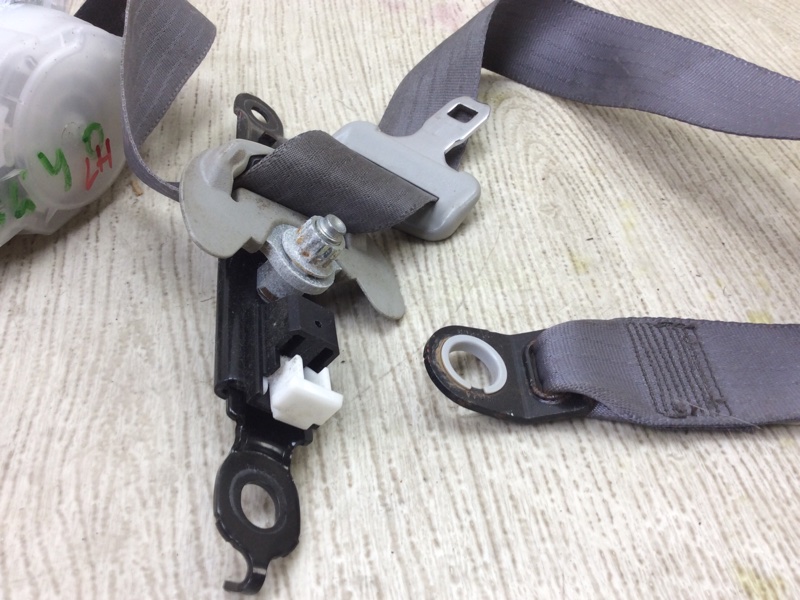 Ремень безопасности передний левый VENZA 09-16 2009 3.5 2GR-FE