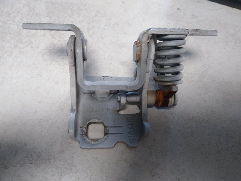 Запчасть петля двери нижняя передняя правая CHRYSLER 200 10-14 2013 3.6 ERB 55360918AH Б/У Петля двери нижняя передняя правая CHRYSLER 200 10-14 2013 3.6 ERB 55360918AH Б/У