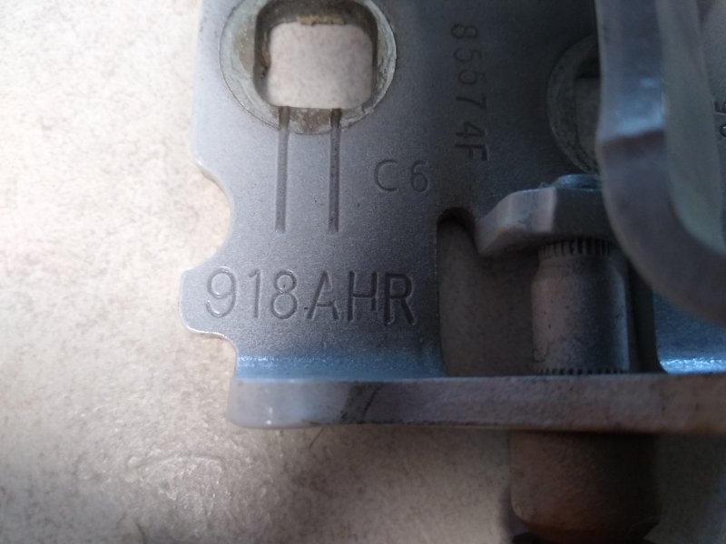 Петля двери нижняя передняя правая 200 10-14 2013 3.6 ERB Петля двери нижняя передняя правая 200 10-14 2013 3.6 ERB