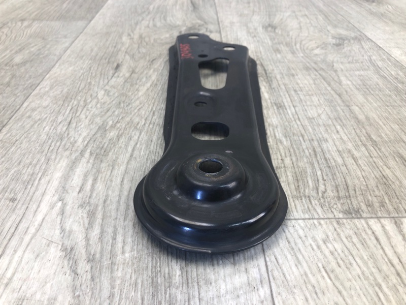 Крепление балки подвески переднее правое ACURA MDX (YD2) 06-13 YD2 3.7 J37A1