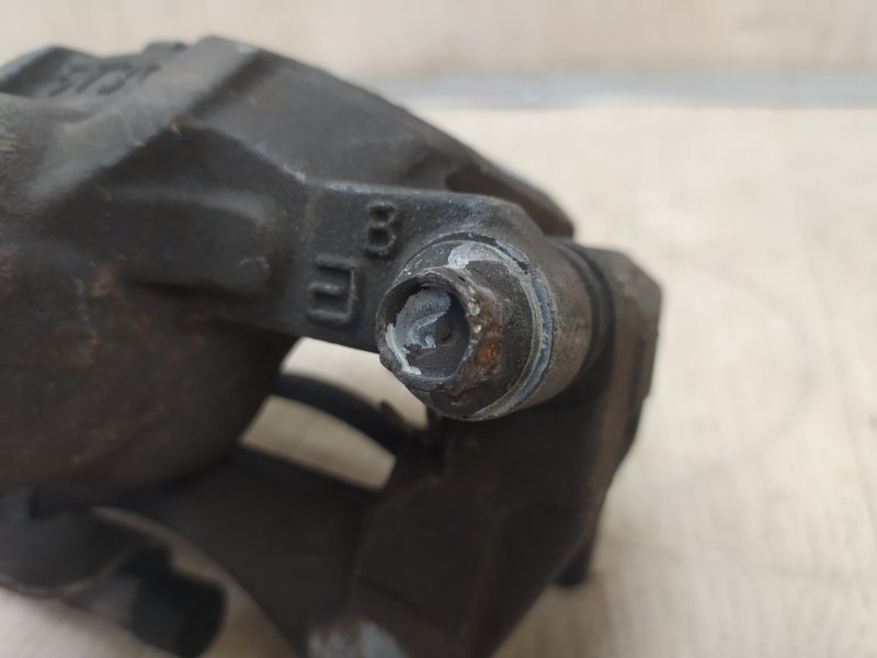 Суппорт тормозной передний левый AVENGER 07-14 2011 JS 3.6 ERB