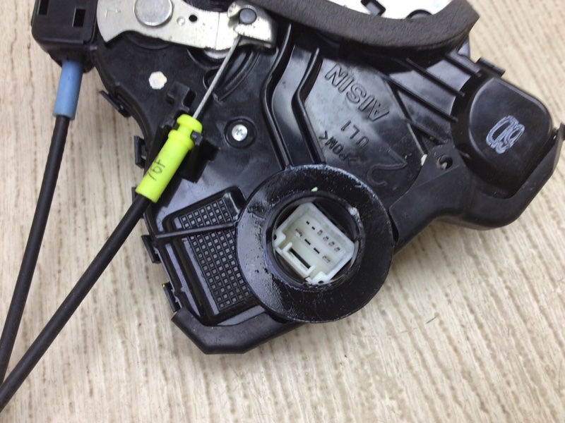 Замок двери передний левый VENZA 09-16 2009 3.5 2GR-FE