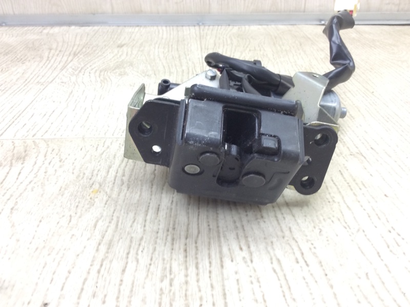Замок крышки багажника VENZA 09-16 2009 3.5 2GR-FE