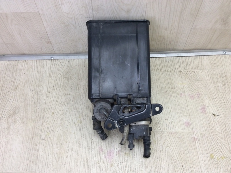 Абсорбер топливный VENZA 09-16 2009 3.5 2GR-FE