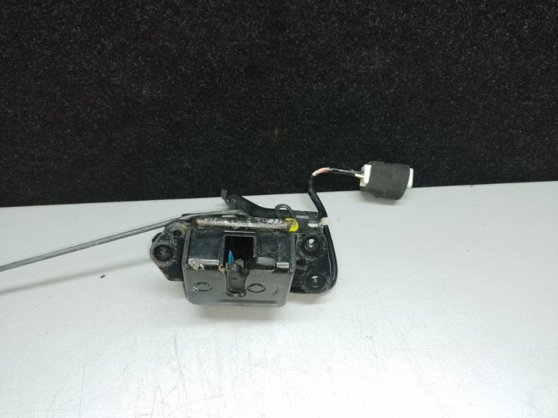 Замок крышки багажника MATRIX 02-08 2002 ZZE132 1.8L 1ZZ-FE Замок крышки багажника MATRIX 02-08 2002 ZZE132 1.8L 1ZZ-FE