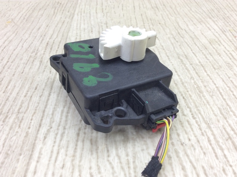 Моторчик заслонки печки FORD FIESTA 08-17 1.6 C16HDEZ