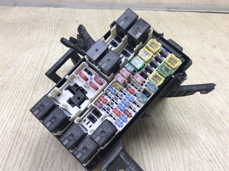 Блок предохранителей моторный отсек FIESTA 08-17 2017 1.6 C16HDEZ