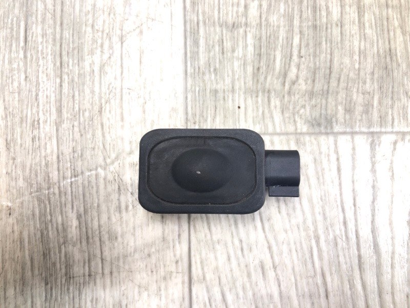 Запчасть кнопка открывания багажника наружная LINCOLN MKZ 13-20 2013 2.0 С20HDTX 1L2Z-14018-AC Б/У Кнопка открывания багажника наружная LINCOLN MKZ 13-20 2013 2.0 С20HDTX 1L2Z-14018-AC Б/У