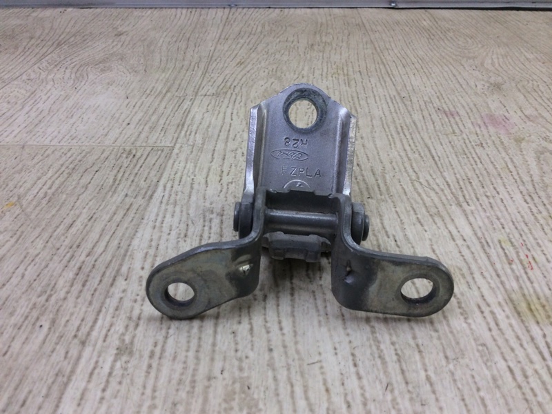 Петля двери верхняя задняя правая FIESTA 08-17 2017 1.6 C16HDEZ Петля двери верхняя задняя правая FIESTA 08-17 2017 1.6 C16HDEZ