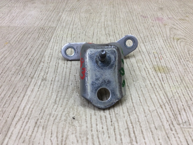 Петля двери верхняя задняя левая FORD FIESTA 08-17 2017 1.6 C16HDEZ 8A6Z-5826801-B Б/У