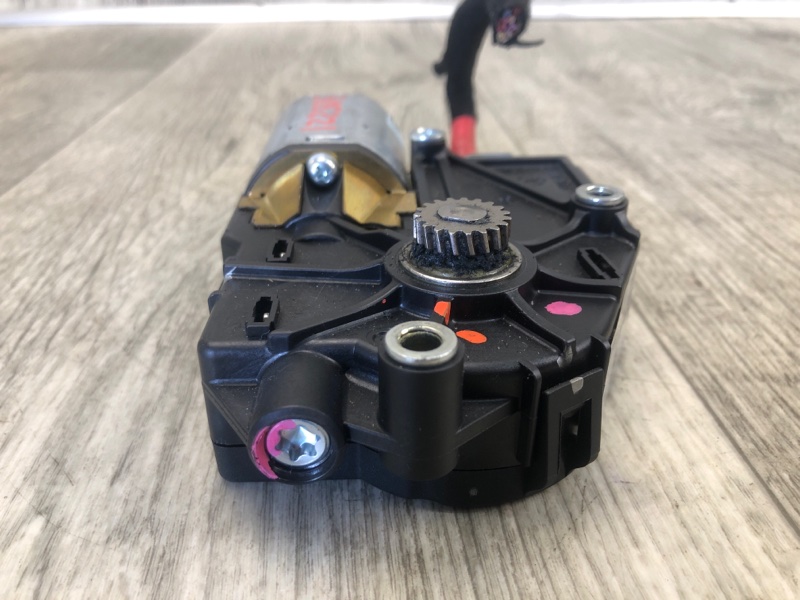 Моторчик люка LINCOLN MKZ 13-20 2.0 С20HDTX Моторчик люка LINCOLN MKZ 13-20 2.0 С20HDTX