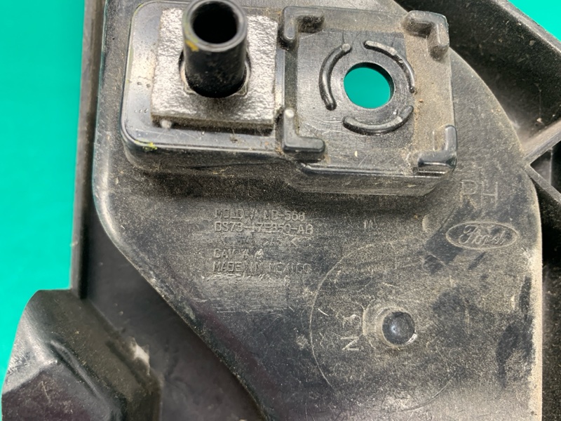 Кронштейн заднего бампера задний правый FUSION 14- 2016 2.5L Кронштейн заднего бампера задний правый FUSION 14- 2016 2.5L