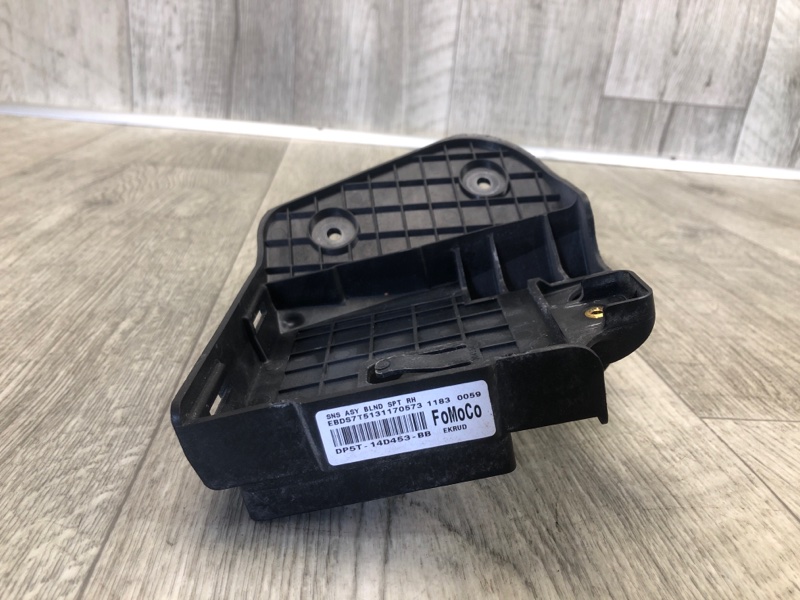 Кронштейн датчика слепых зон правый LINCOLN MKZ 13-20 2.0 С20HDTX