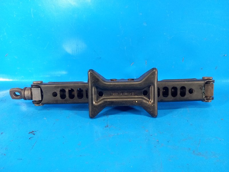 Домкрат CAMRY 40 06-11