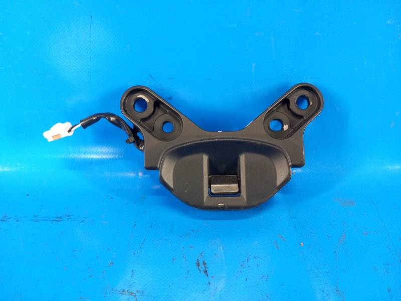 Запчасть кнопка открывания багажника внутренняя MAZDA MX-5 15- 2018 ND 2.0 PE-VPS N247R13B0 Б/У Кнопка открывания багажника внутренняя MAZDA MX-5 15- 2018 ND 2.0 PE-VPS N247R13B0 Б/У