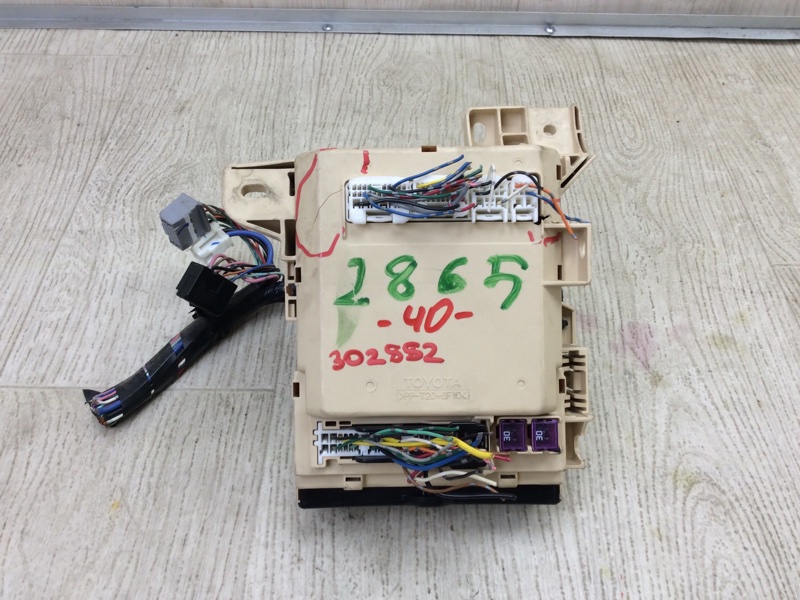 Блок предохранителей салон TOYOTA CAMRY 40 06-11 2007 ACV40 2.4 2AZFE 8273006510 Б/У