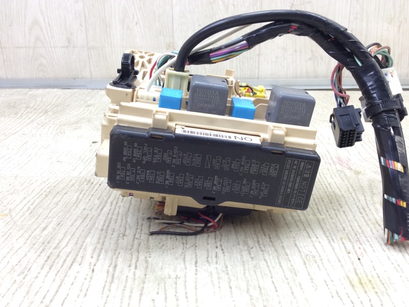 Блок предохранителей салон TOYOTA CAMRY 40 06-11 ACV40 2.4 2AZFE